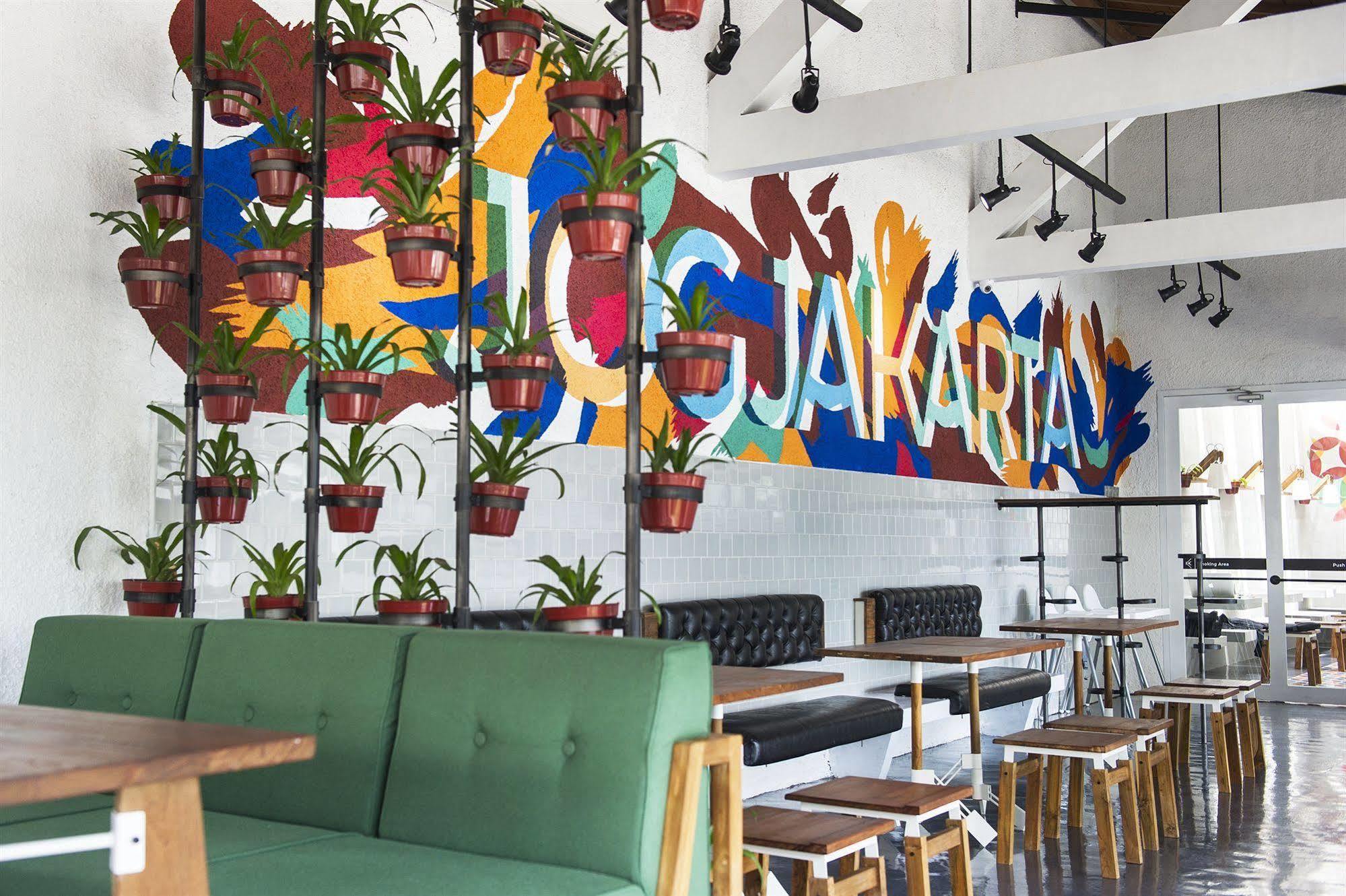Lokal Hotel & Restaurant Yogyakarta Exteriér fotografie