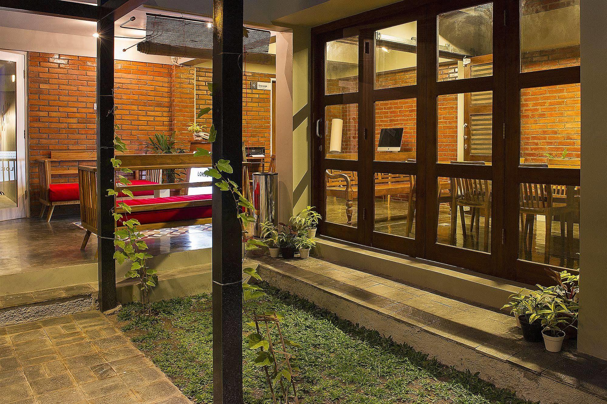 Lokal Hotel & Restaurant Yogyakarta Exteriér fotografie