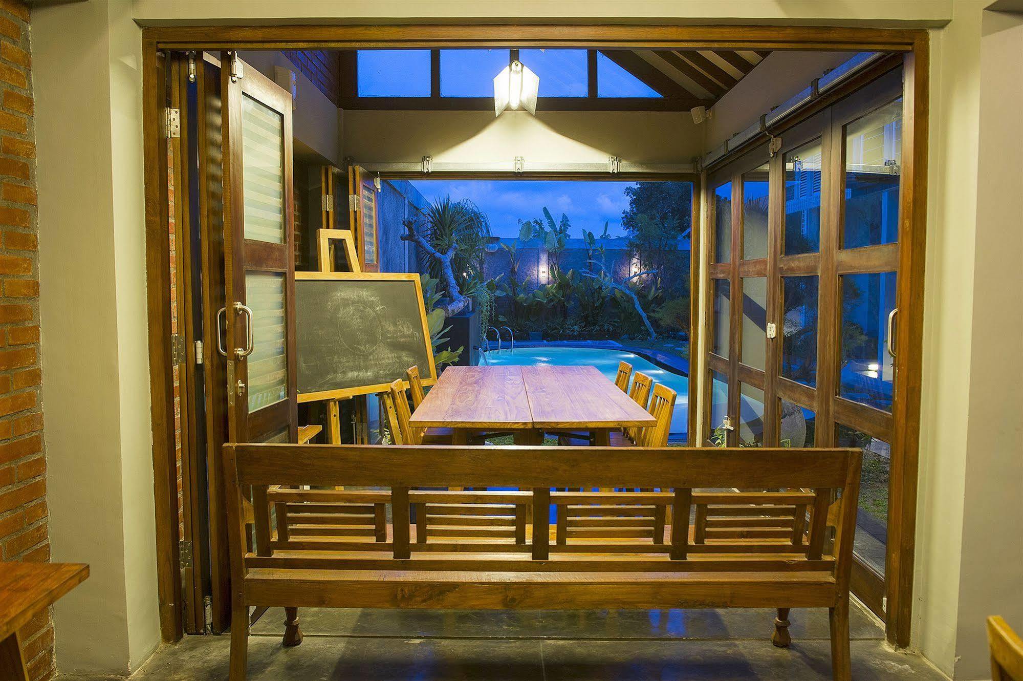 Lokal Hotel & Restaurant Yogyakarta Exteriér fotografie